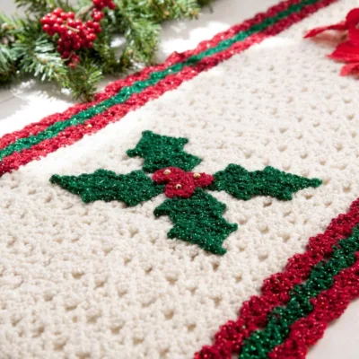 Holly Christmas Table Runner Crochet Pattern step 1 - construction progress